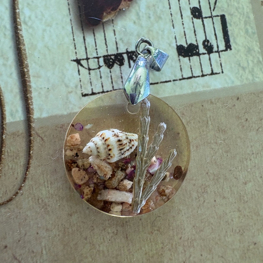Ocean Seashell Pendant Necklace charm Clear ocean scenery 3D all around scene
